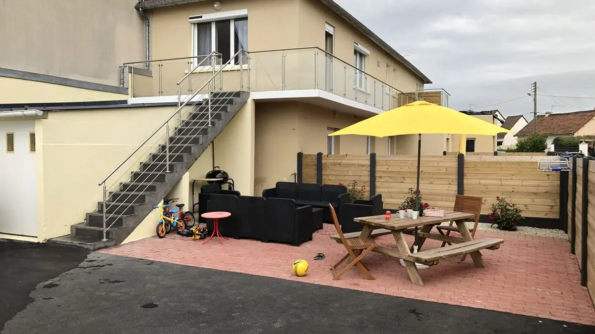 saint-martin-de-brehal-meuble-le-dauphin-11