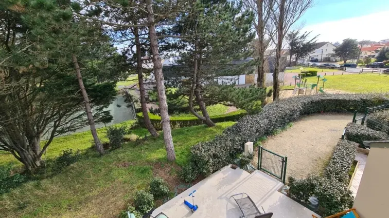 saint-martin-de-brehal-meuble-les-tennis-0