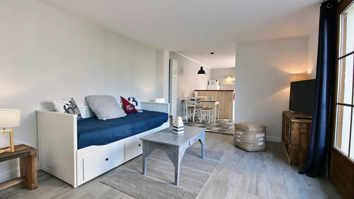 saint-pair-sur-mer-la-cabine-de-la-baie-1