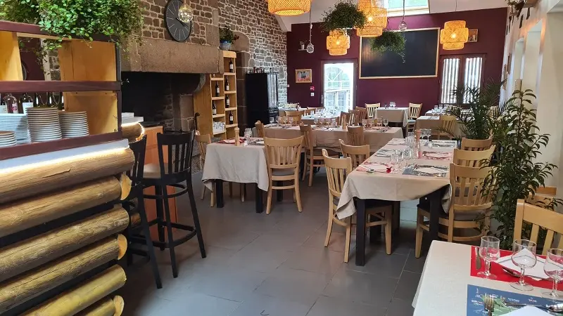 salle restaurant étape en foret 2021 800x600