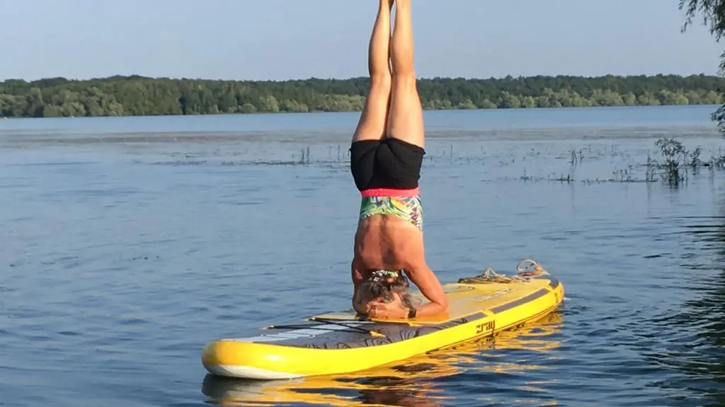 YOGA D'AIR - posture sur la tête