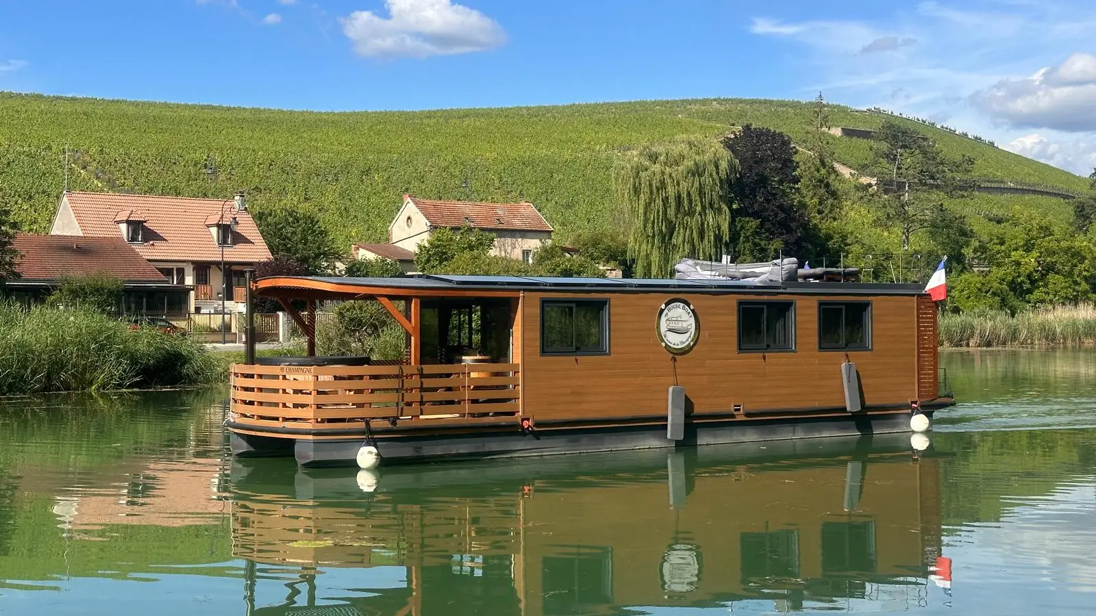 Promenade privée en bateau solaire 1 -Clos des Goisses