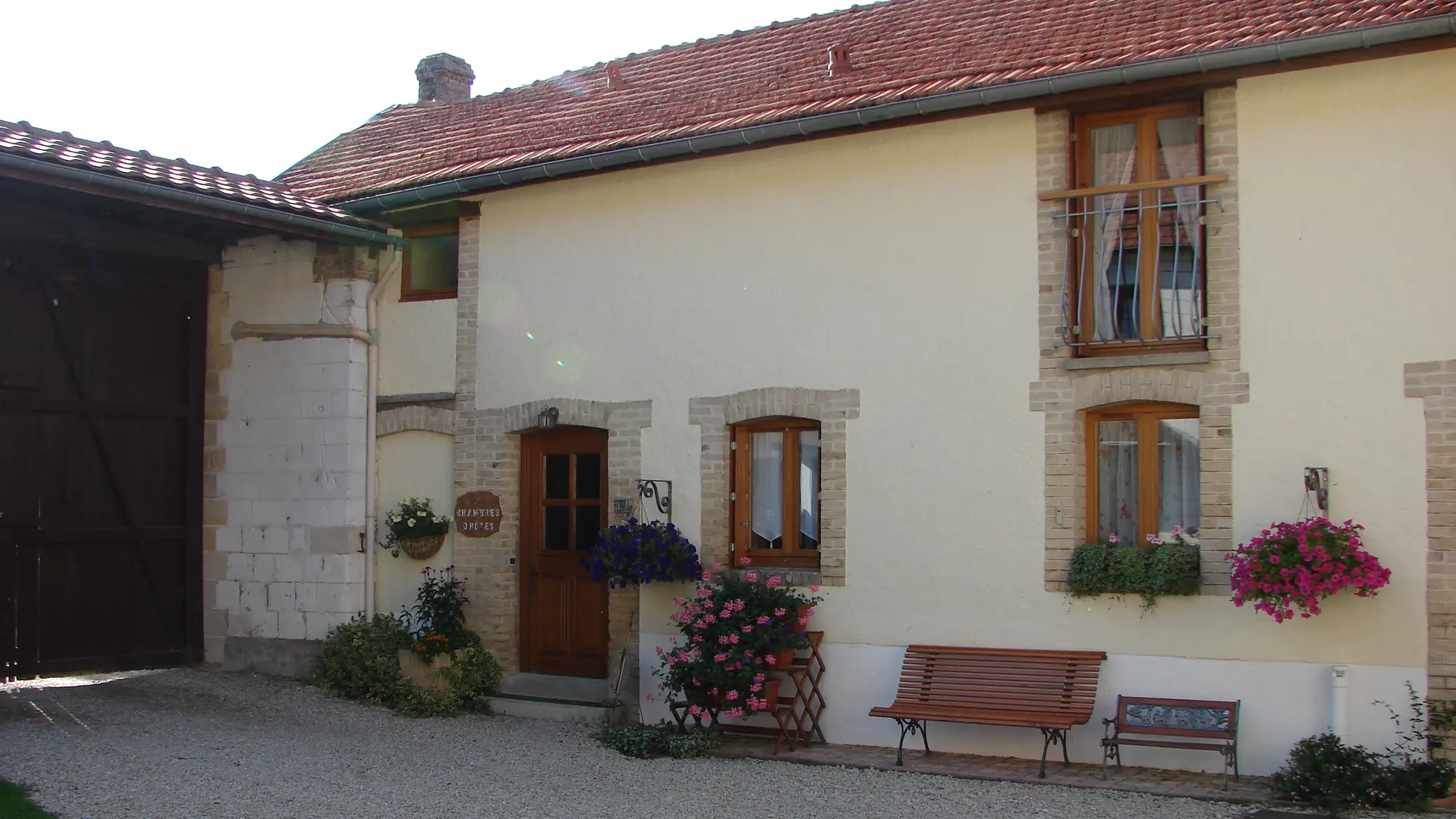 chambres-hotes-ferme-de-la-fauvette-la-cour