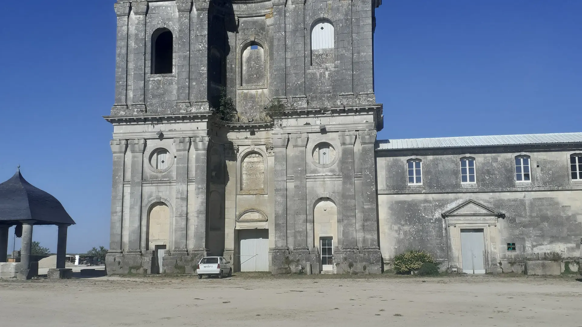 Abbaye de Jovilliers - Façade des tours