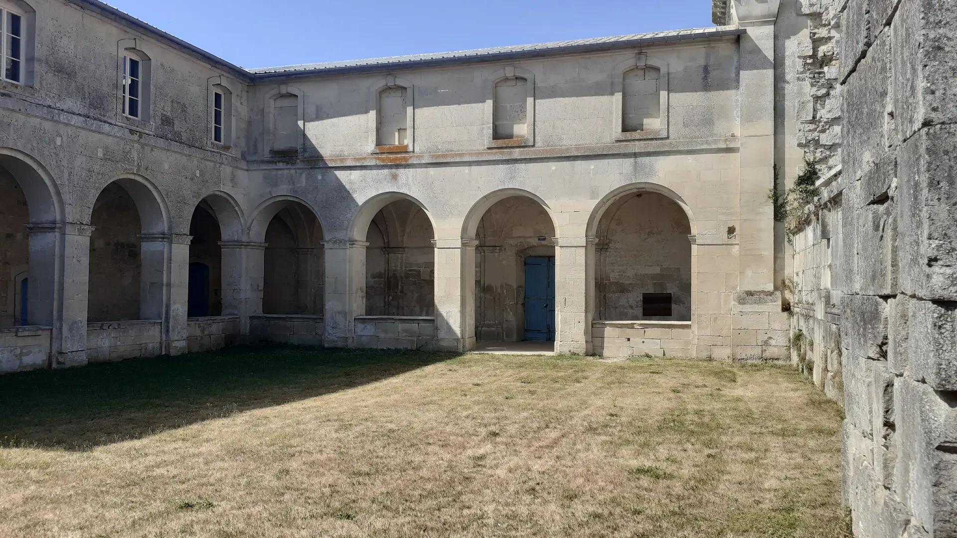 Abbaye de Jovilliers - Le cloître