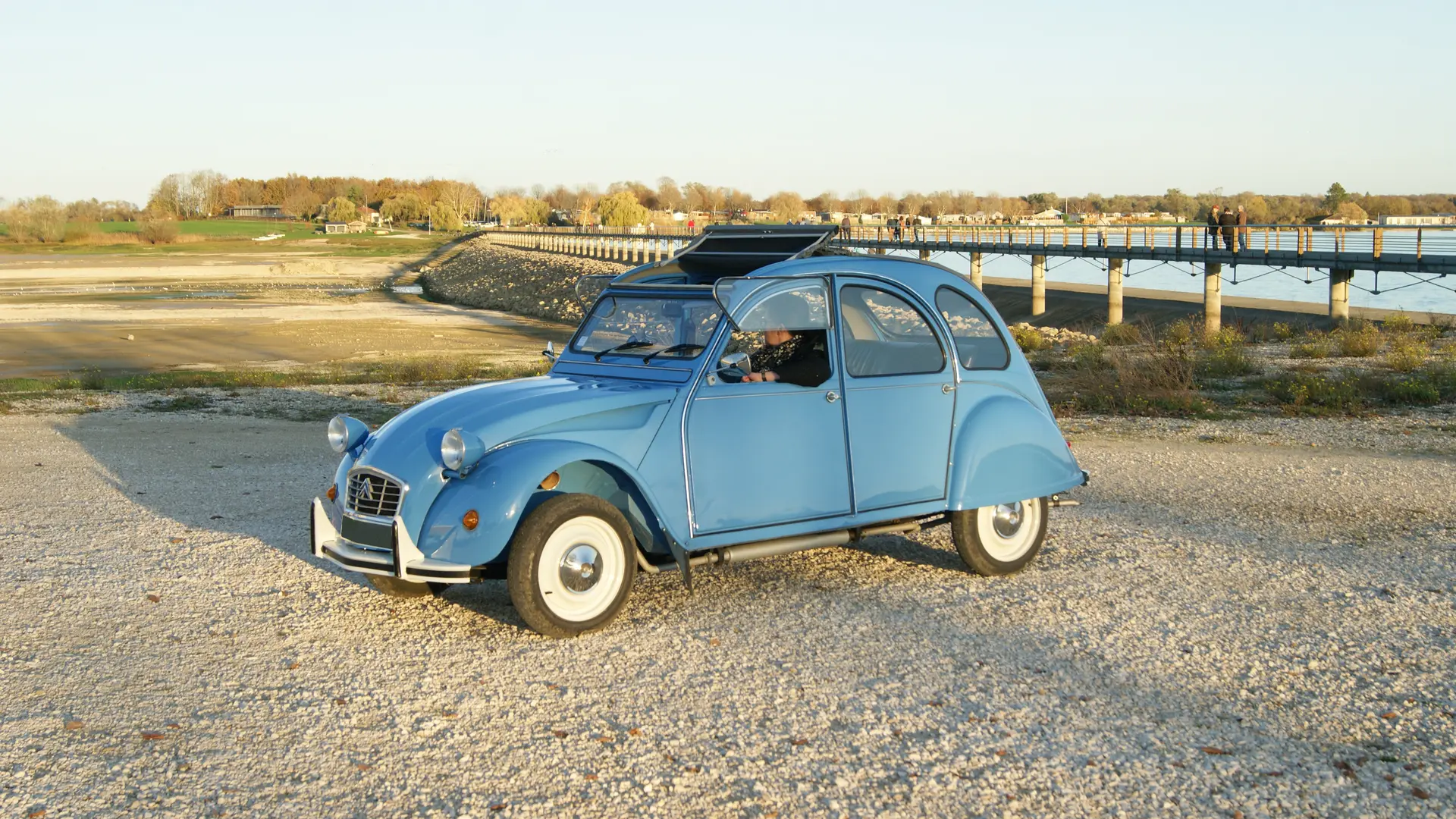 2CV - Champagne Retro Tour 4