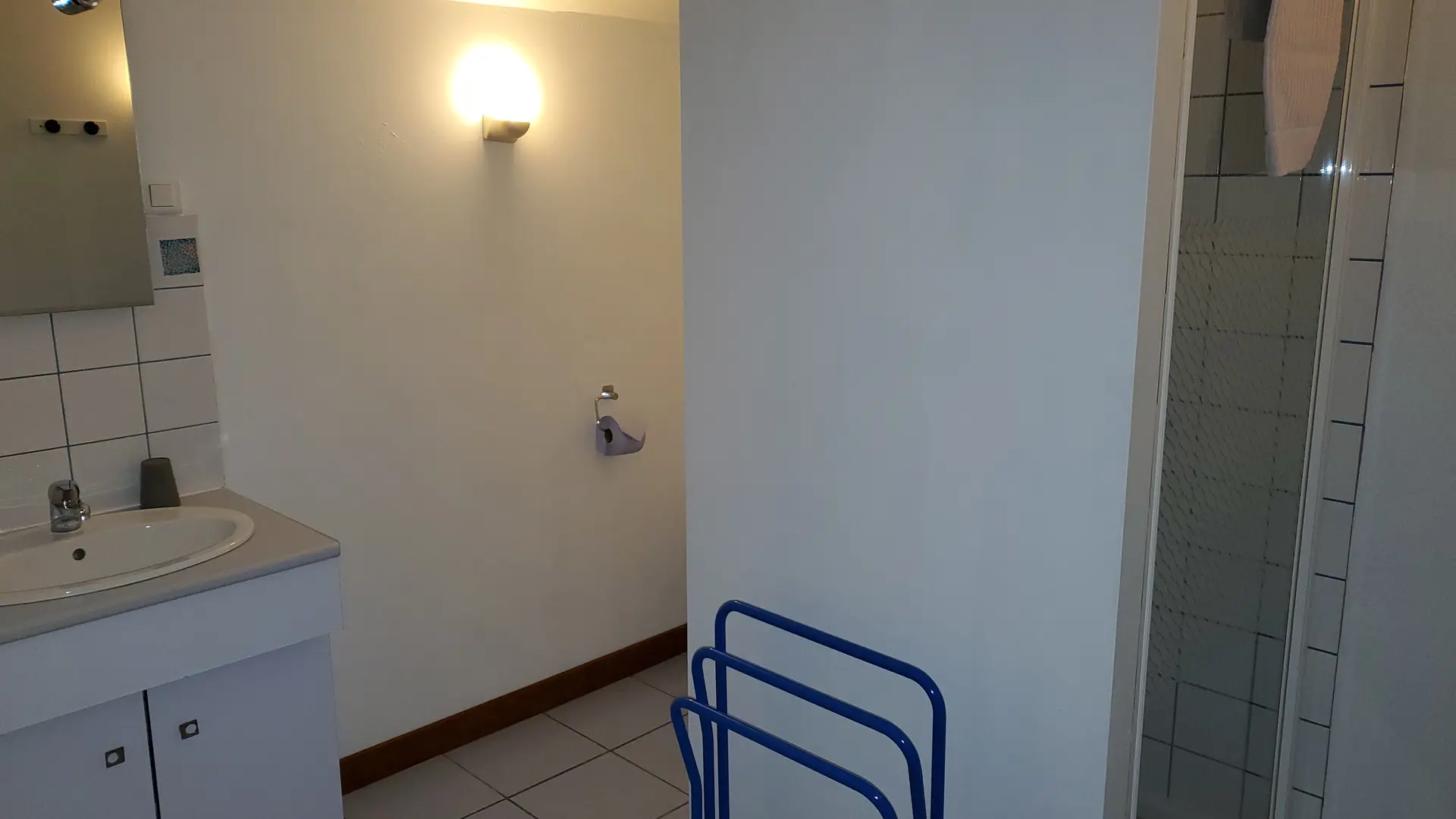 La Varnière - Chambre familiale - Salle d'eau - Lac du Der en Champagne