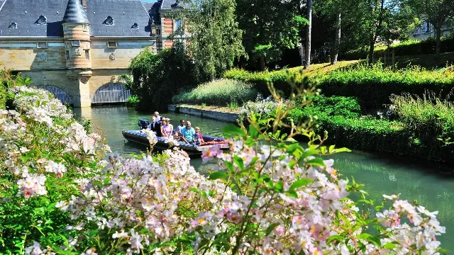 balades-en-barque-chalons-chateau-du-marche