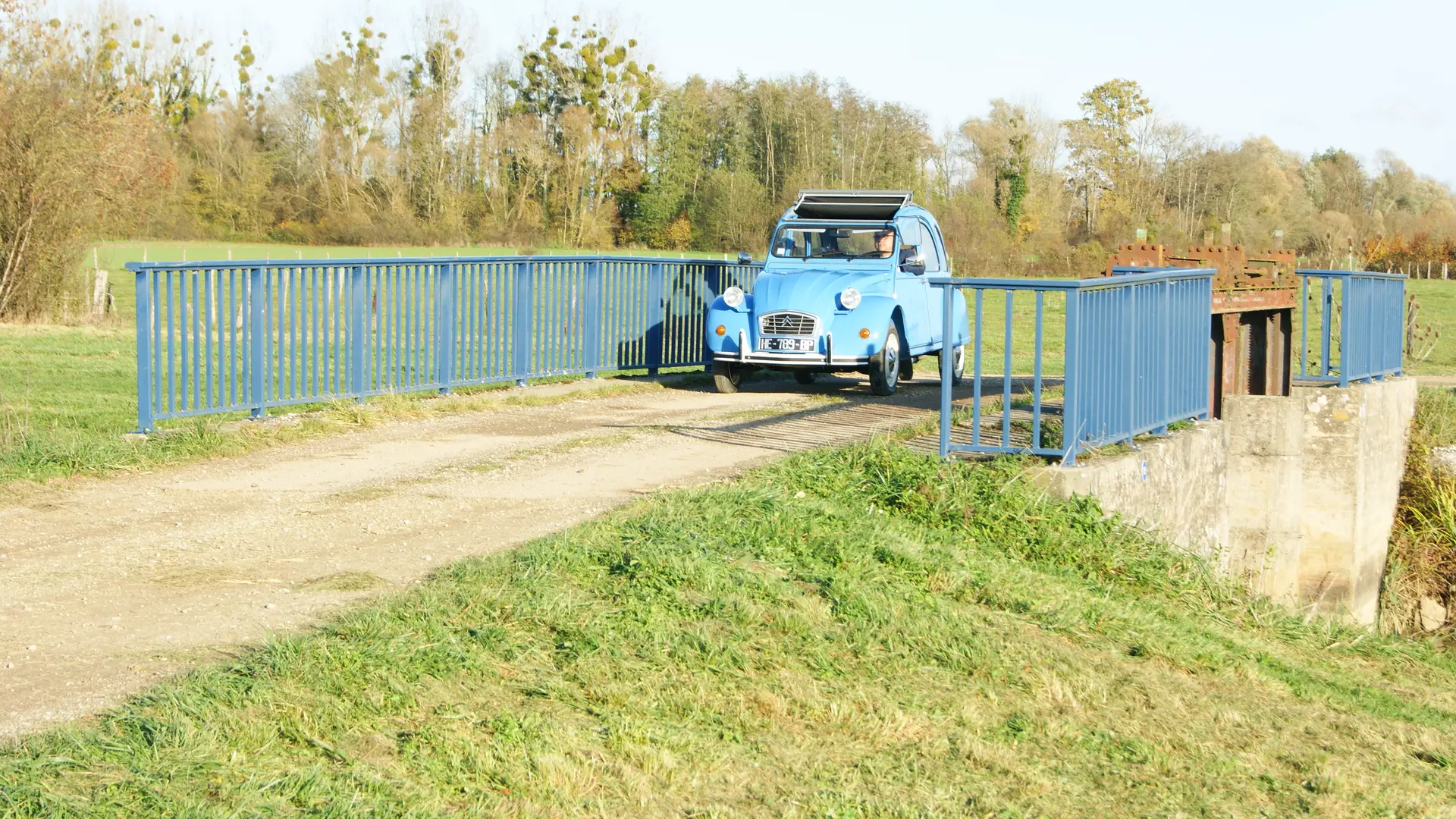 Champagne Rétro Tour - 2 CV
