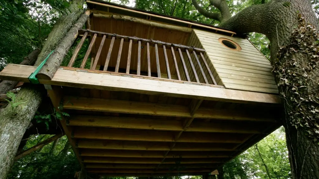 LA CABANE AUX SECRETS une cabane suspendue dans les arbres