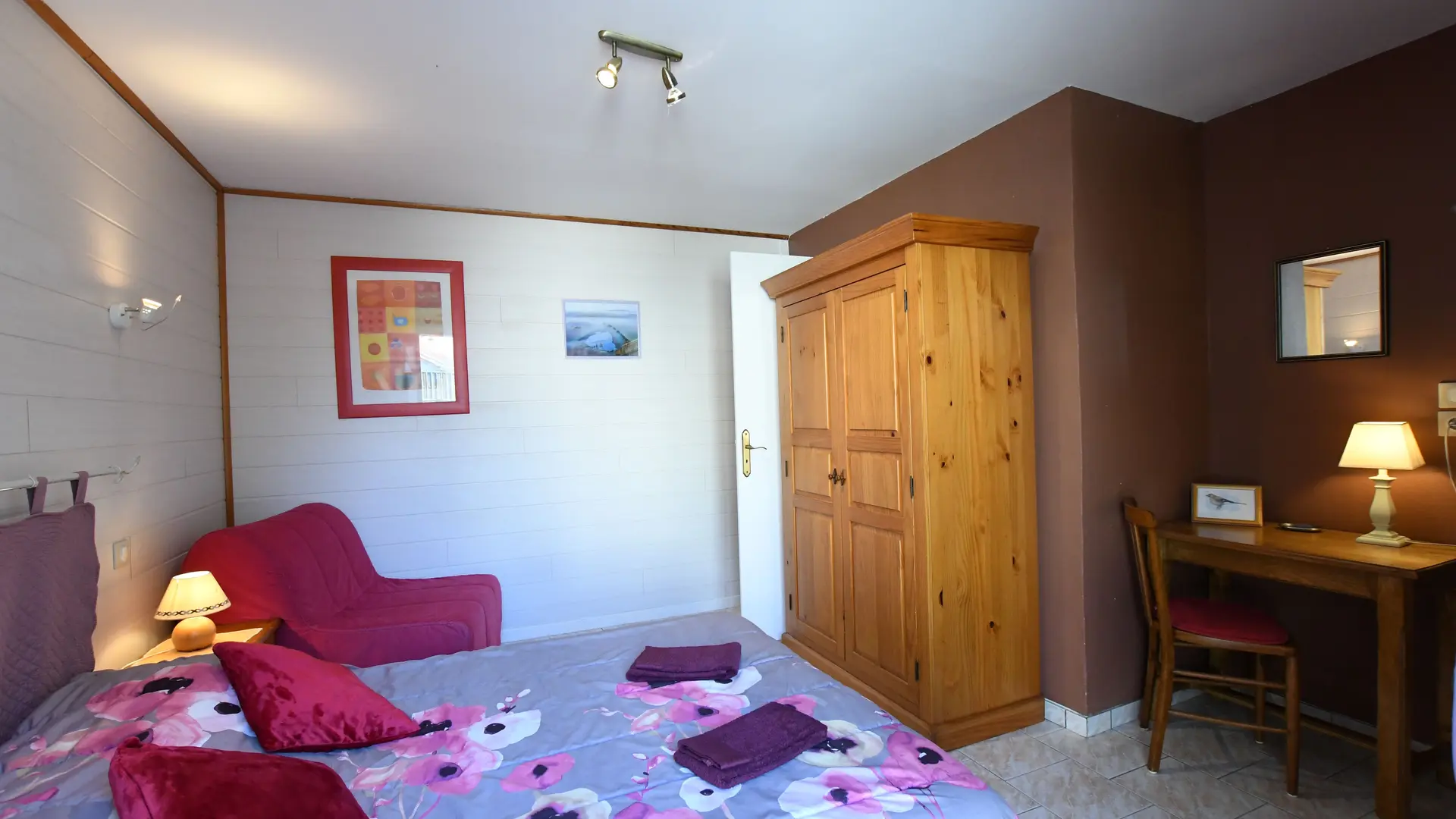 Gite Le Courlis - Outines-  chambre double avec bureau