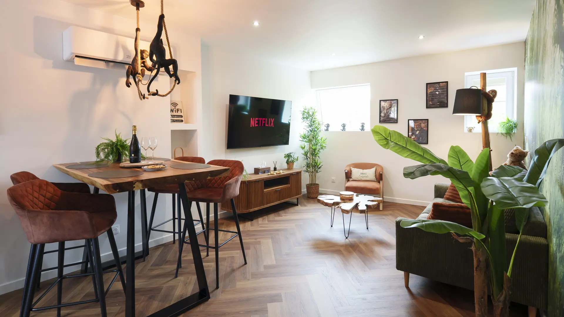 Salon ouvert sur la cuisine