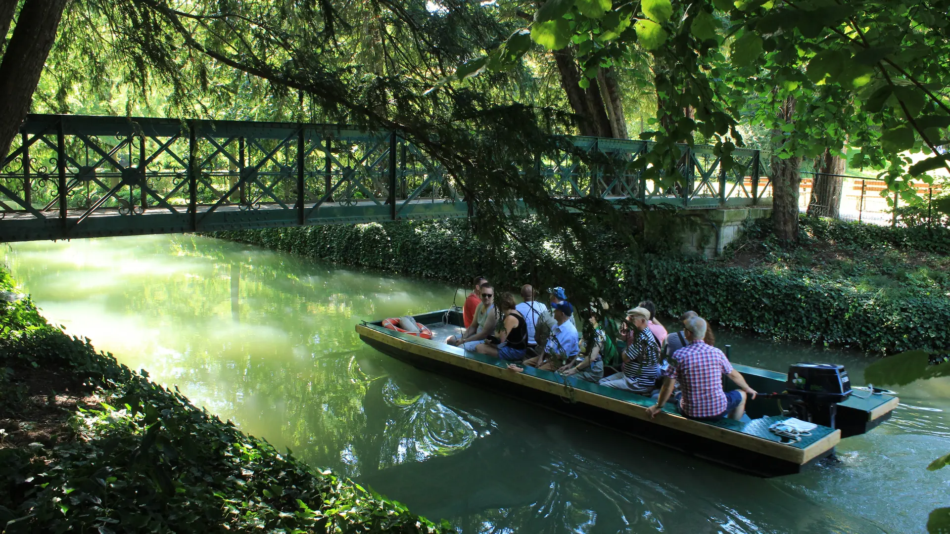 balades-en-barque-chalons-petit-jard