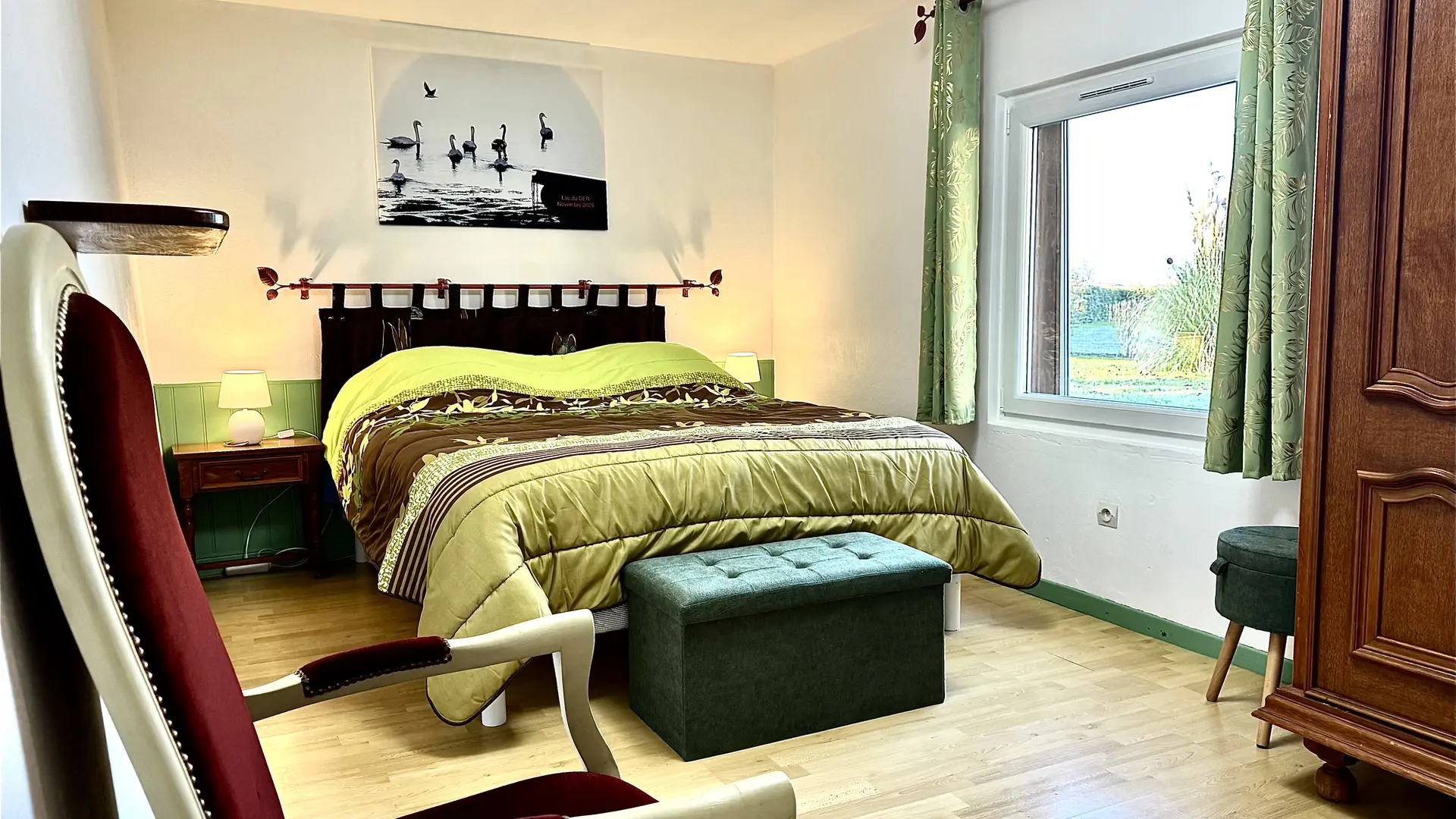 Grande chambre (1 lit 160x200 + 1 lit bébé)