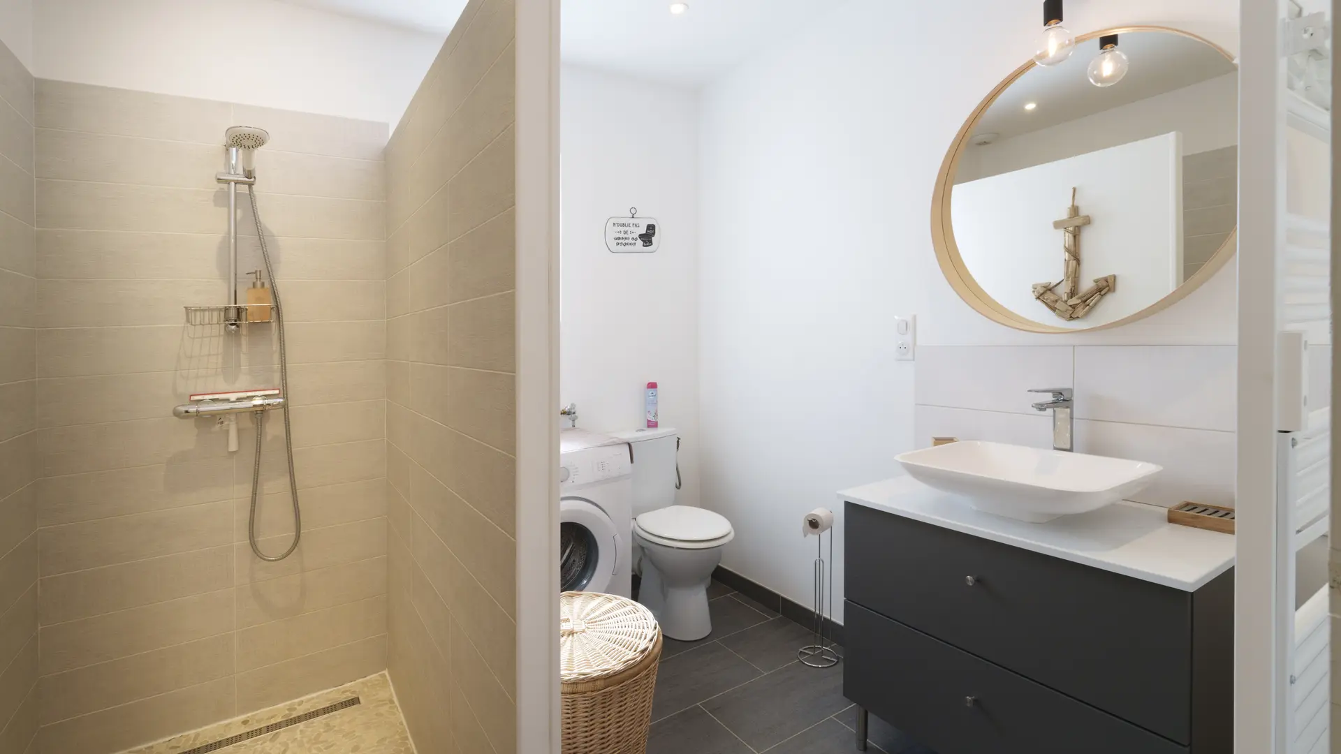 Salle de douche - 1 er étage