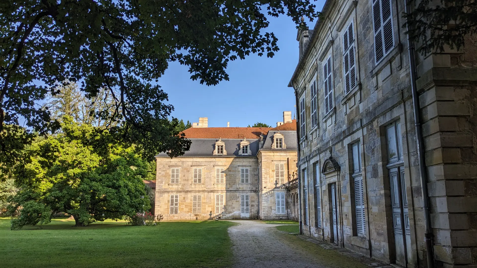 Pavillons XVIIIe Abbaye de Trois-Fontaines