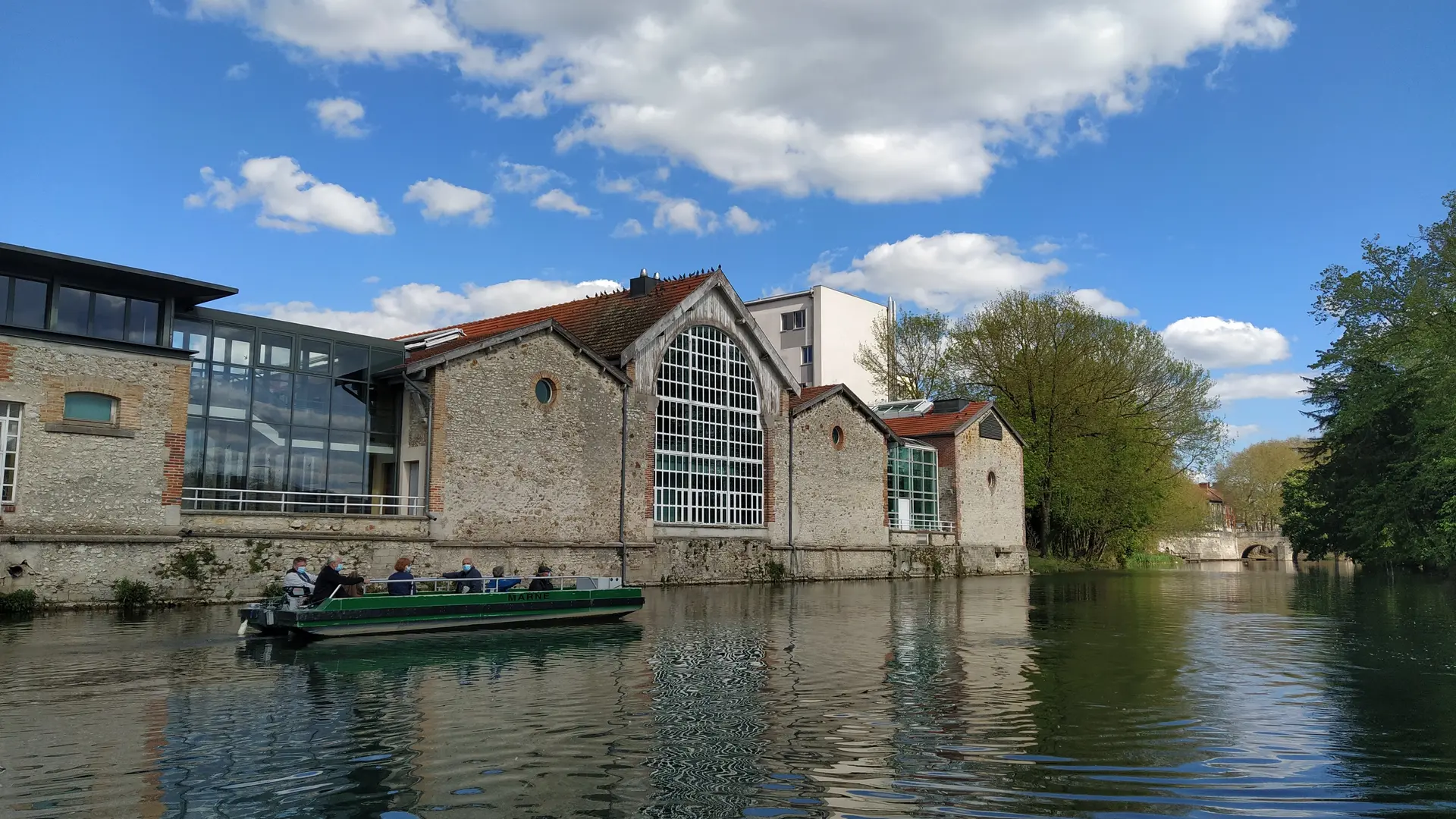 balade-en-barque-epeaupee-chalons