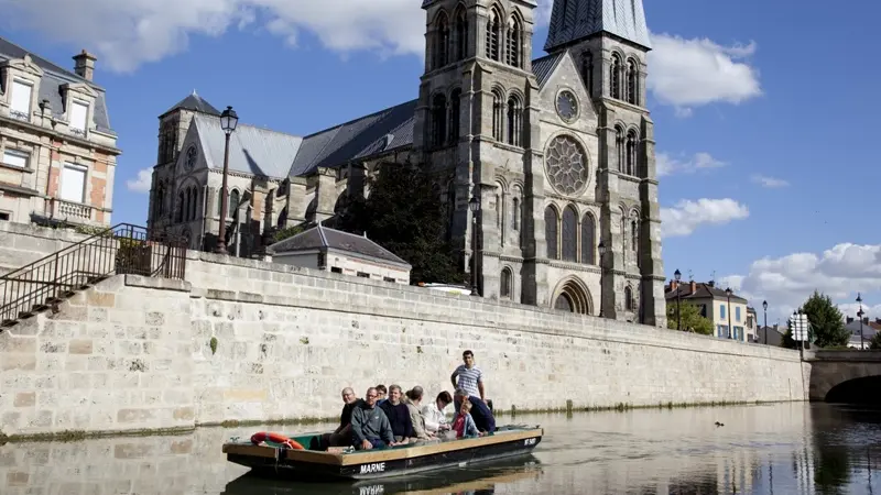 balades-en-barque-chalons-notre-dame-en-vaux