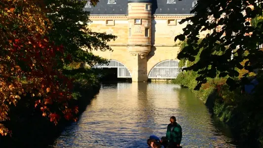 balades-en-barque-chalons-chateau-du-marche