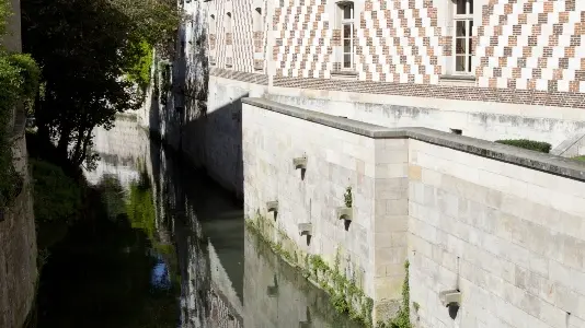 balades-en-barque-chalons-couvent-sainte-marie