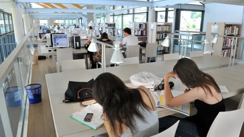 bibliotheque-municipale-pompidou-chalons-en-champagne-1 © Christophe Manquillet