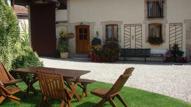 chambres-hotes-ferme-de-la-fauvette-grandes-loges-jardin