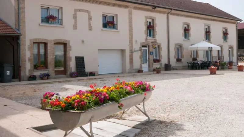 chambres-hotes-la-janenquelle-sarry-cour