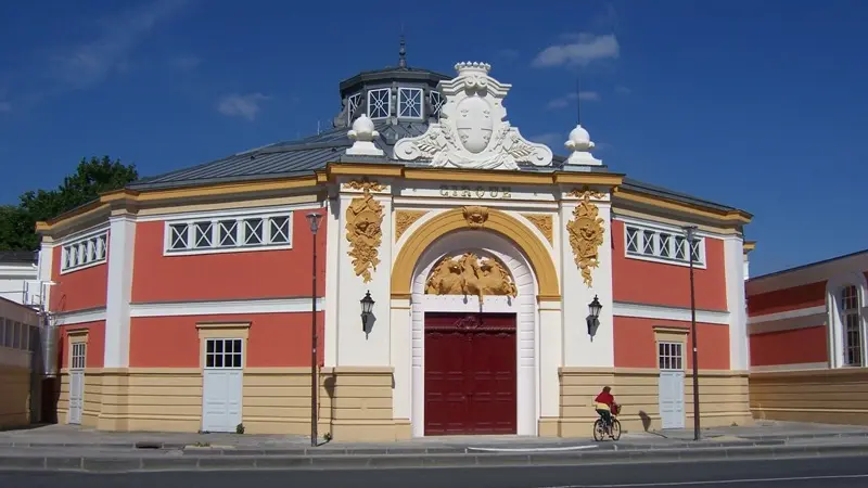 cirque-chalons-en-champagne-facade