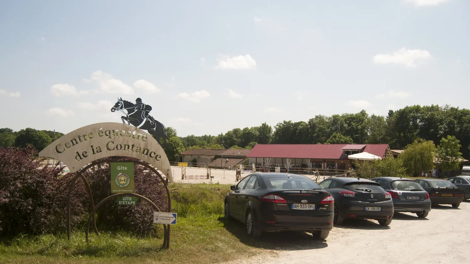 Le parking- gîte du Centre Equestre de la Contance