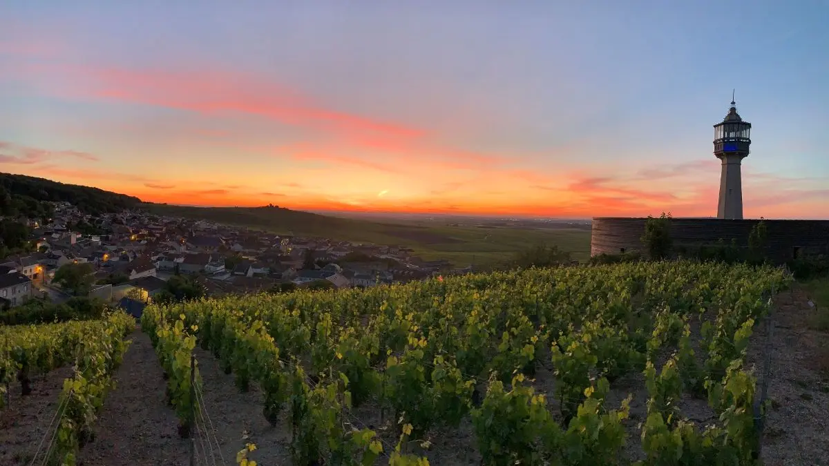 phare-de-verzenay-coucher-de-soleil
