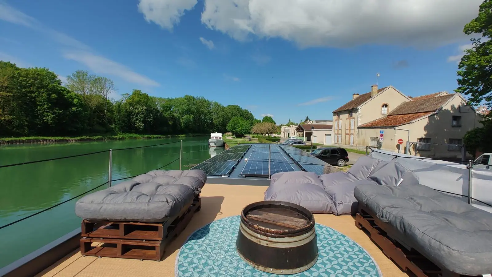 Promenade privée en bateau solaire - solarium 2