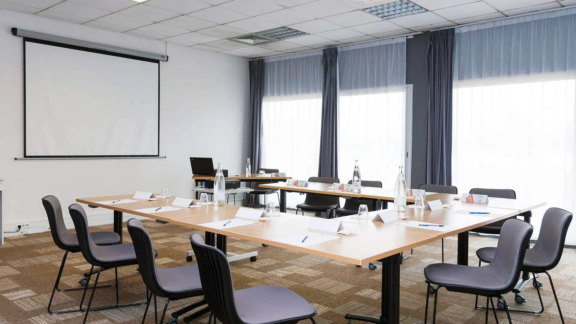 Salle de réunion 009