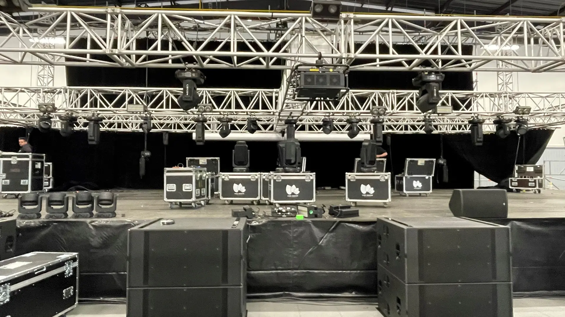 001 FB©Prime Creation Events