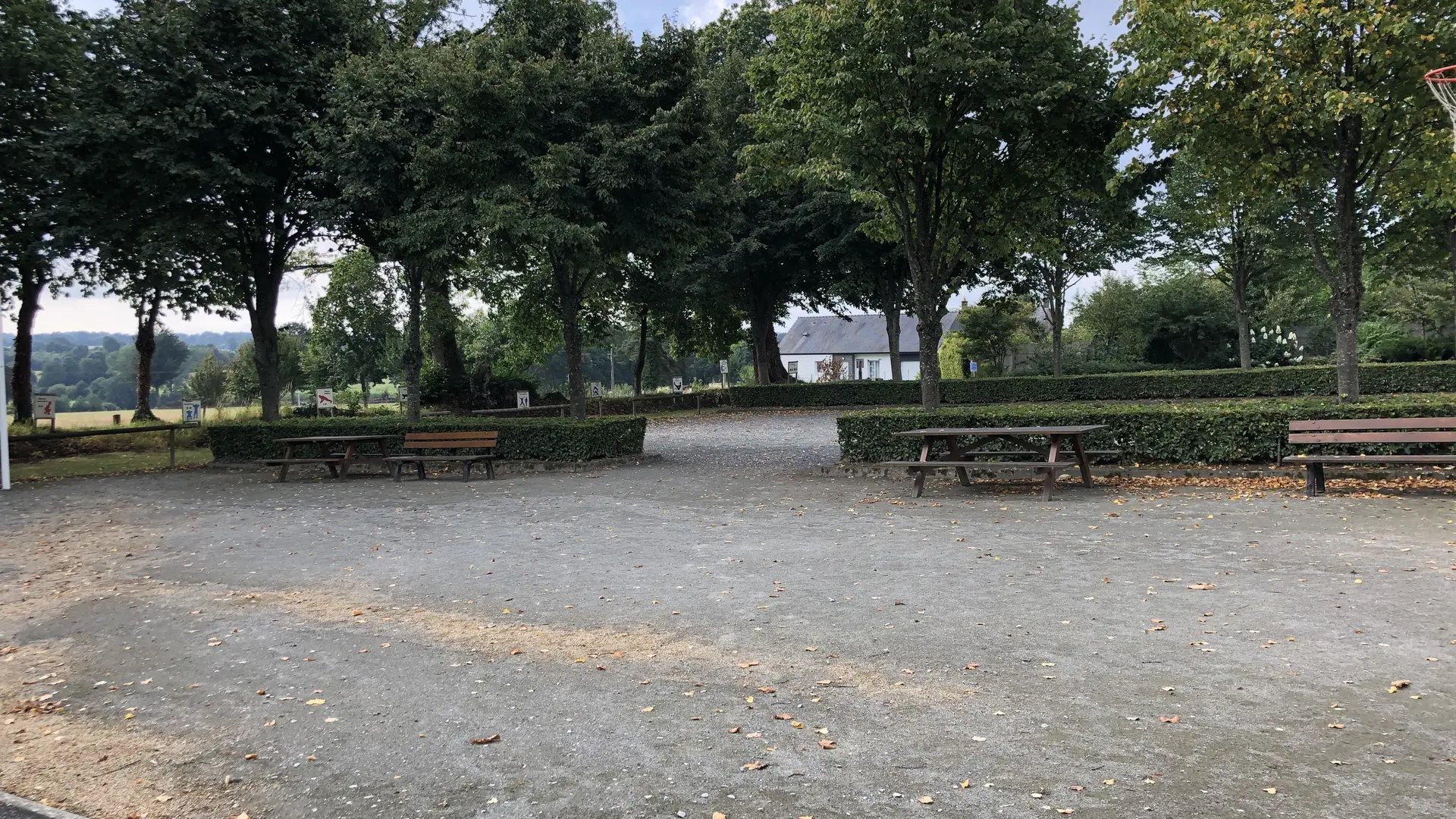 Aire de pique nique - Carelles - rue de la croix 53 - © Bocage Mayennais - 2