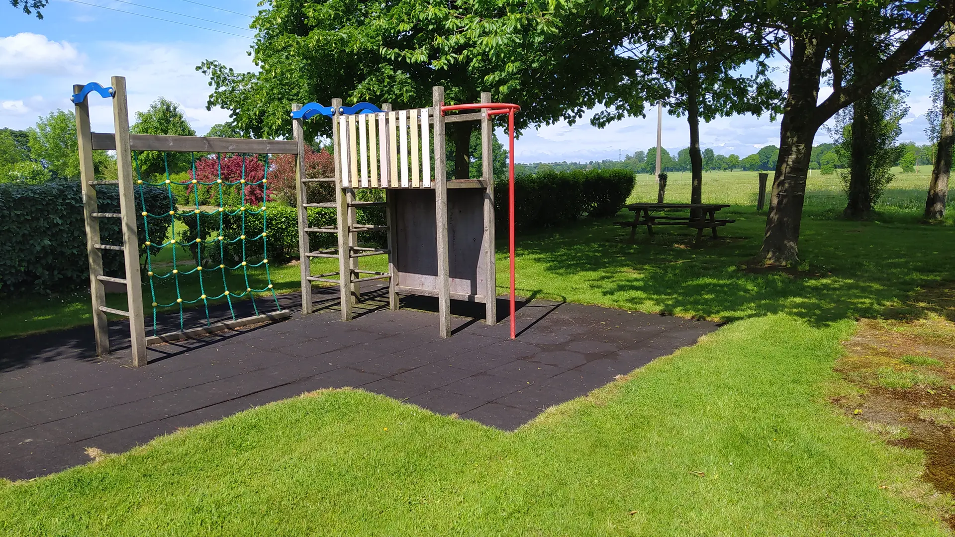 Aire de pique nique - Saint- Berthevin La tannière 53 © Bocage Mayennais Tourisme - 3