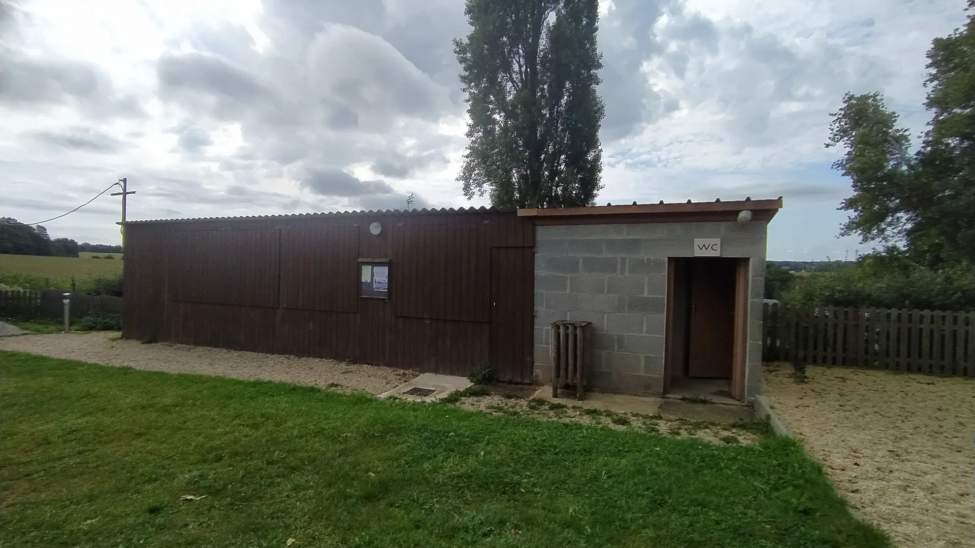 Aire de pique nique - Saint Aubin Fosse Louvain 53 © Bocage Mayennais Tourisme - 7