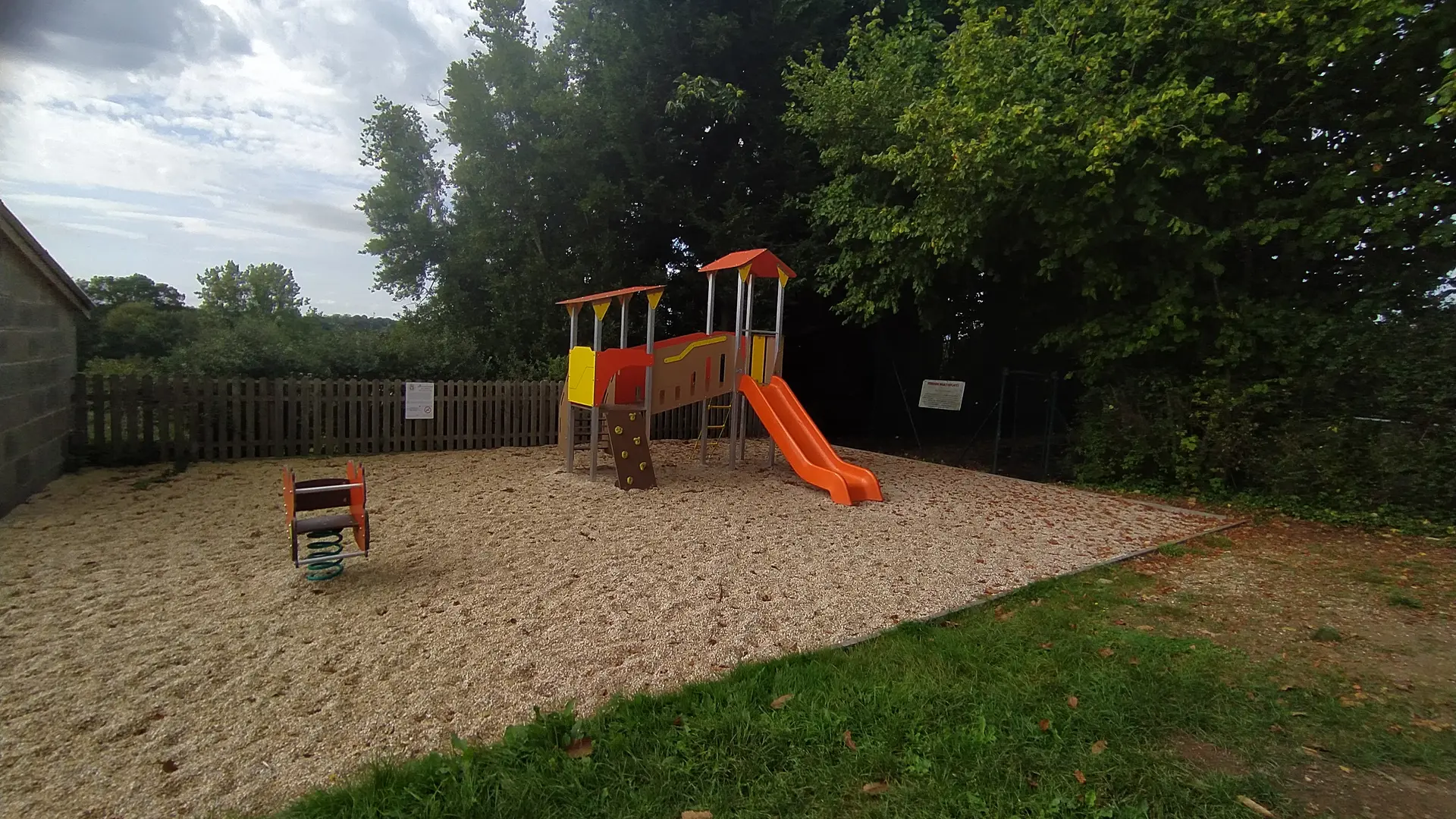 Aire de pique nique - Saint Aubin Fosse Louvain 53 © Bocage Mayennais Tourisme - 8