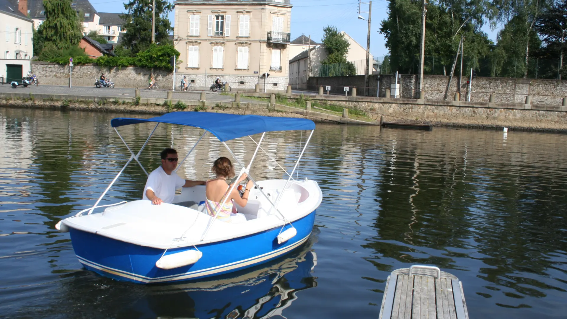 Location bateau éléctrique halte fluviale Laval Mayenne