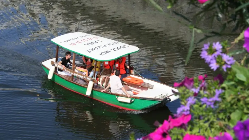 location de bateau à moteur à Laval