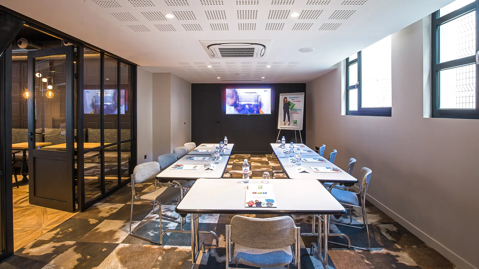 IBIS STYLES Laval Centre Gare