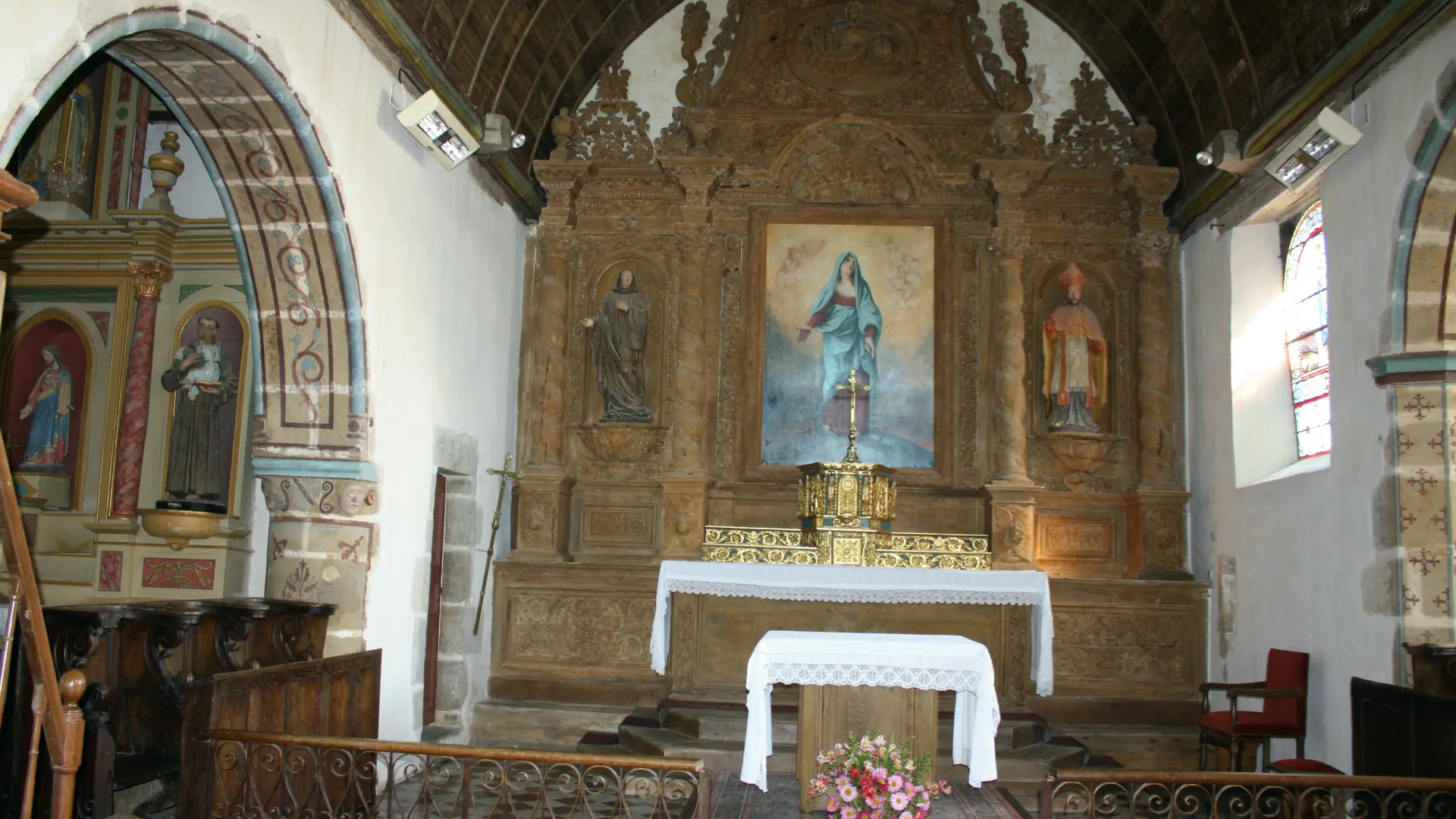 Intérieur-Retable Eglise de Crennes-sur-Fraubée