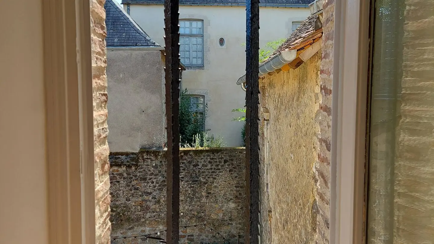 Vue sur la cour, du 1er étage