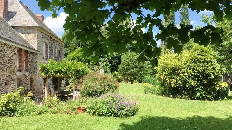 chambre-d-hote-the-white-house-chatillon-sur-colmont-53-hlo-5