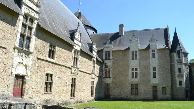 iti-chateaux-laval-contale1
