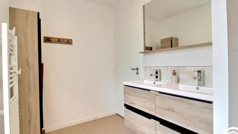 467683-37_56G650_11c227bf13f828d9dd6f06e514e6a1d8