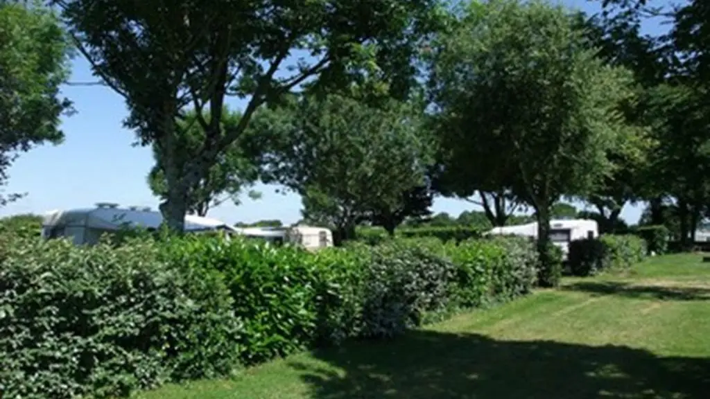 Camping-municipal-de-le-guerno