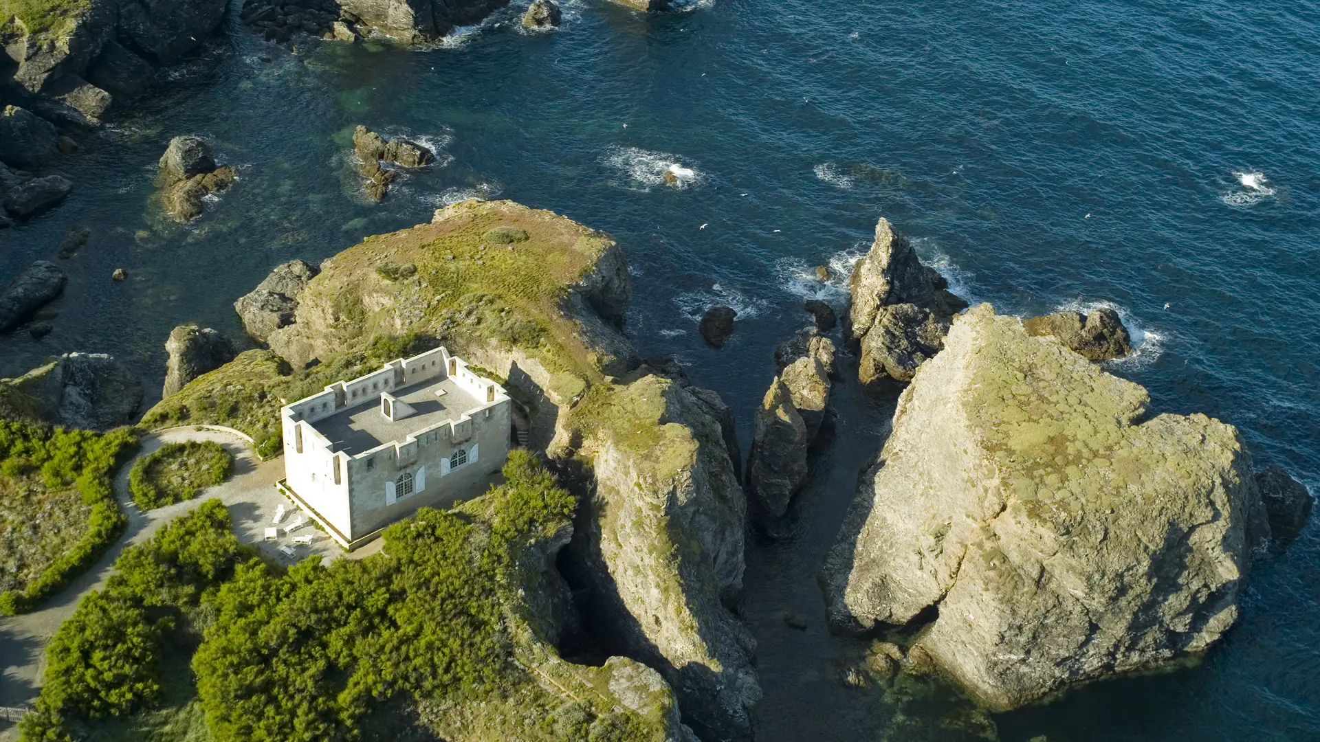 845706_bretagne_sud_-_golfe_du_morbihan_-_belle_ile_-__incontournable_-fortin_sarah_bernhardt-_philippe_ulliac