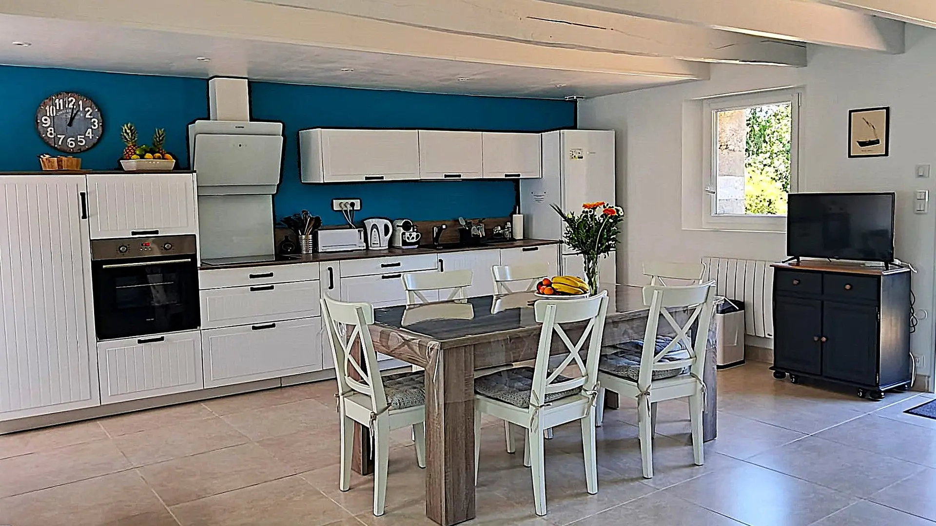 056MS000364_Anguille_Cuisine et zone repas