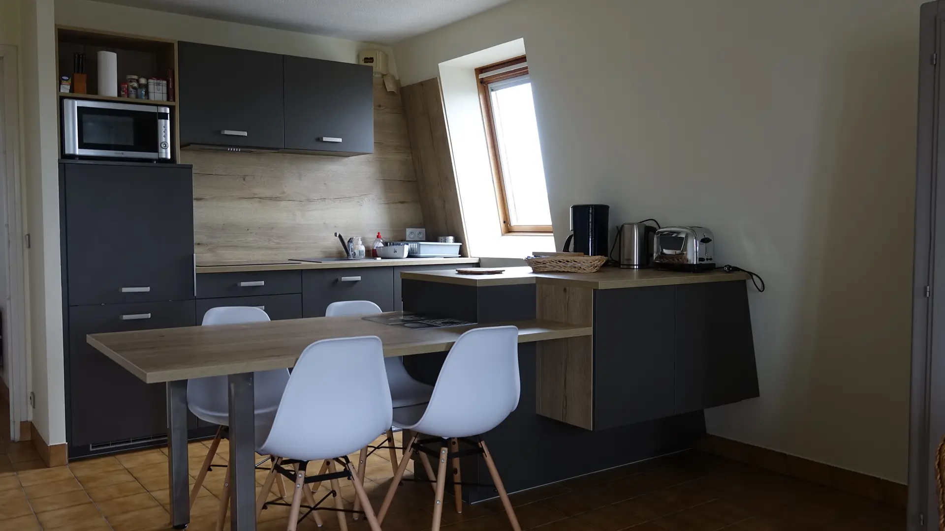 056MS000472_Lair_DSC06292