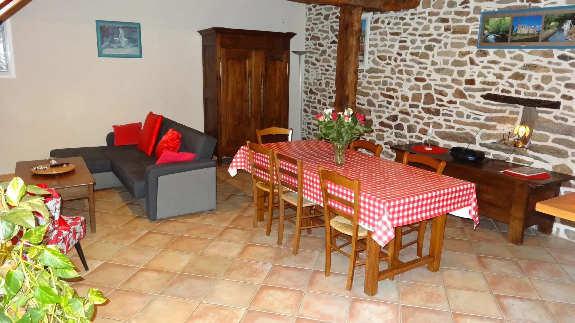 056ms000074_Michelot_gite milieu pièce de vie 0221